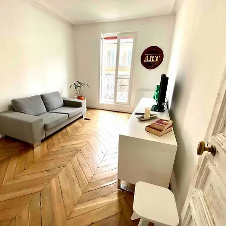 Amazing Duplex Les Batignolles, Apartment