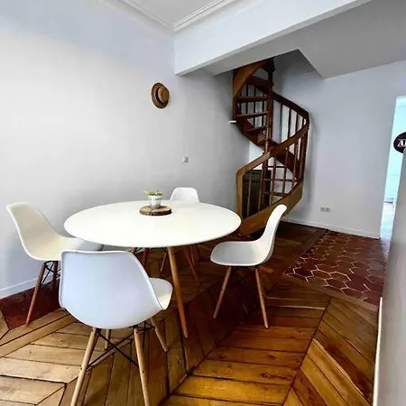Amazing Duplex Les Batignolles, Apartment Paris